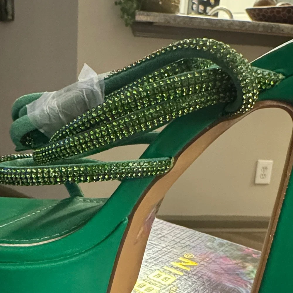 Cape Robbin 🔥Elegant Green Strappy Platform Heels SIZE 7 ✅ BRAND NEW IN BOX